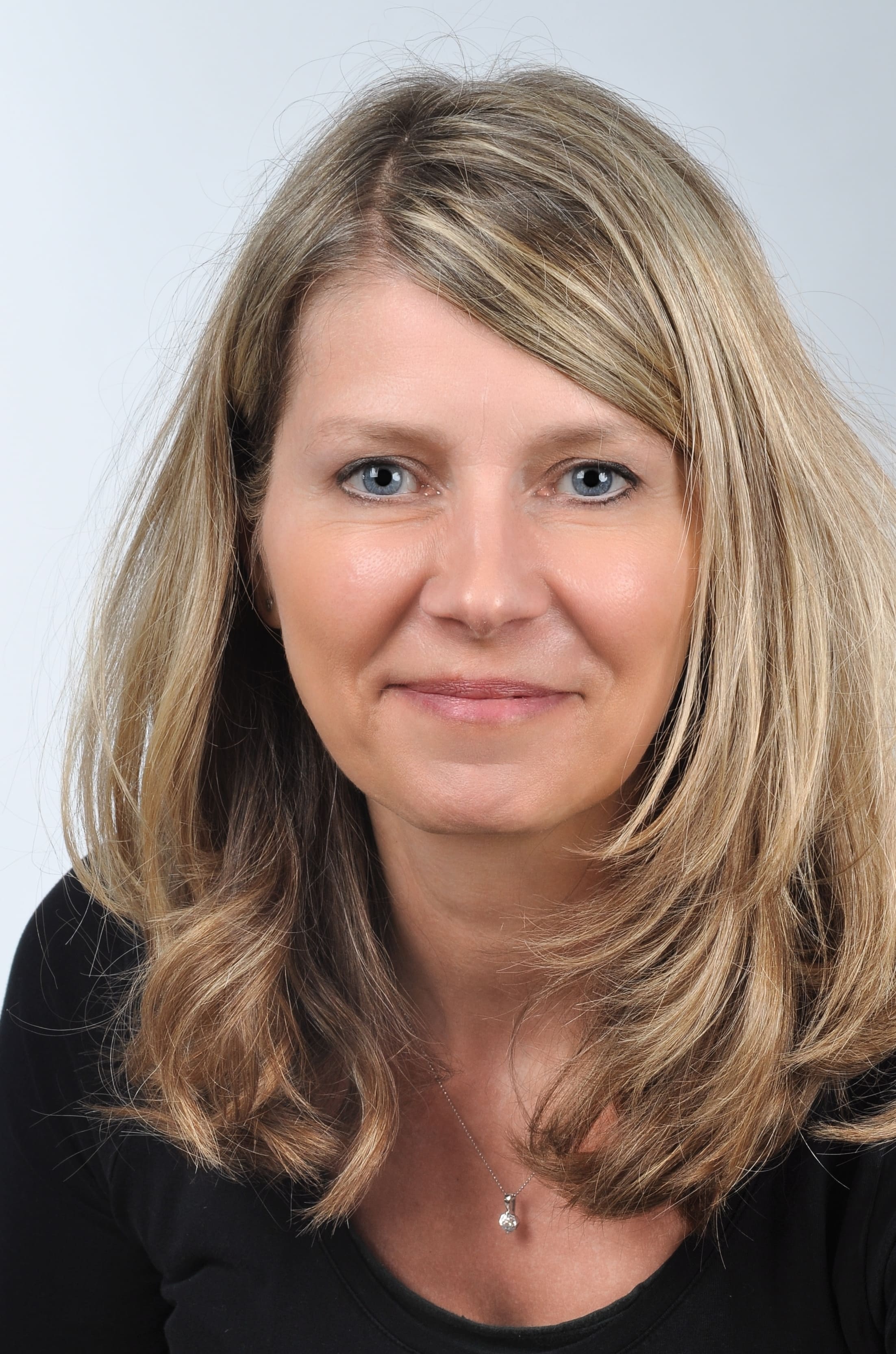 Bild von einem Blatt mit Regentropen